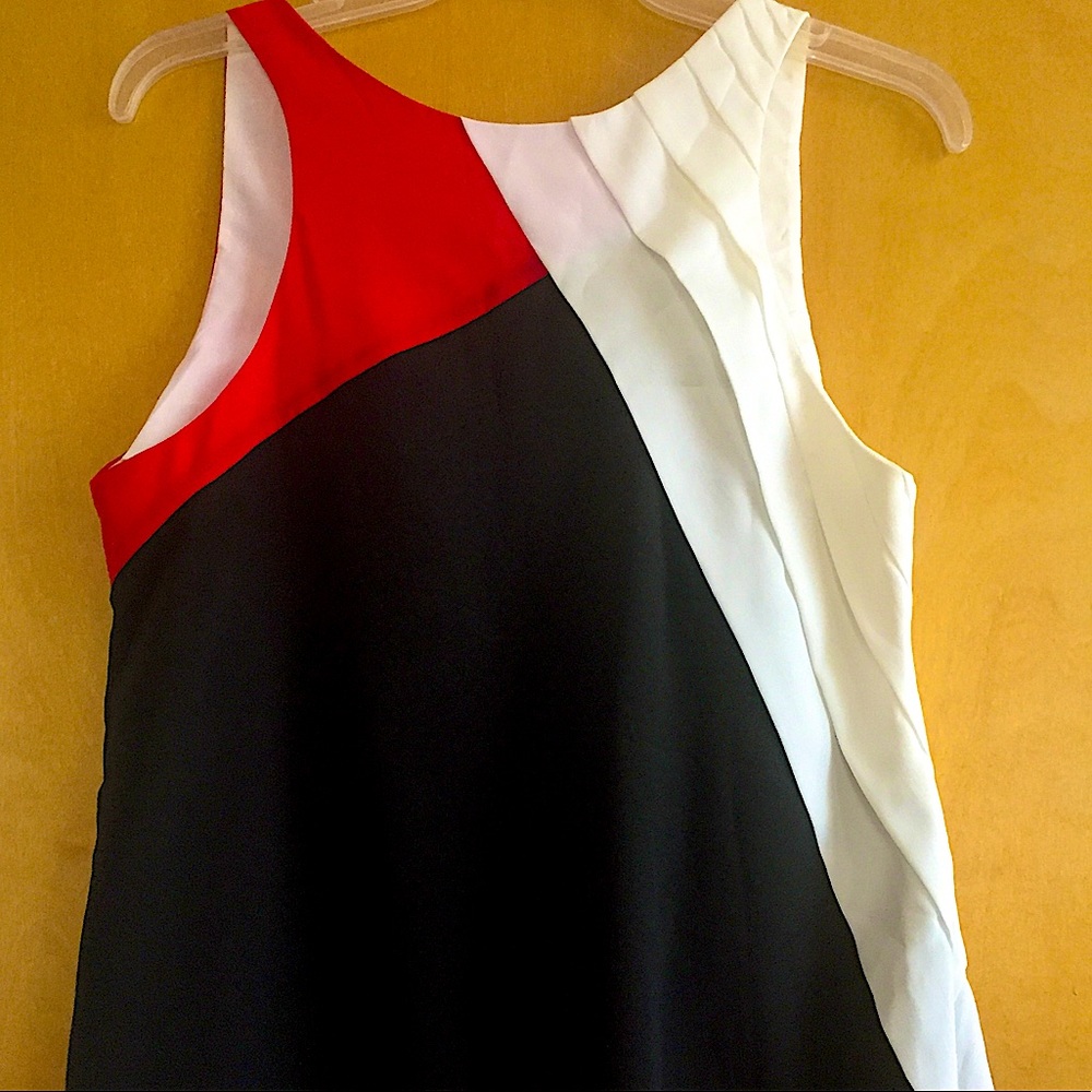 Venus Sleeveless Black Red White Top Size 8